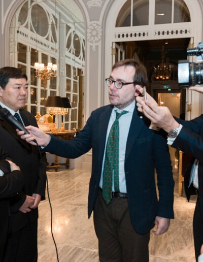 fotografia scattata al Grand Hotel di Roma con delegazione diplomatica cinese da Gilberto Maltinti dello Studio Parioli Fotografia. Servizi fotografici e video dedicati a istituzioni, società, aziende, organizzatori di eventi e congressi.