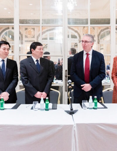 fotografia scattata al Grand Hotel di Roma con delegazione diplomatica cinese da Gilberto Maltinti dello Studio Parioli Fotografia. Servizi fotografici e video dedicati a istituzioni, società, aziende, organizzatori di eventi e congressi.