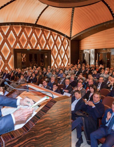 Fotografia scattata al Presidente Carlo Sangalli di CONFCOMMERCIO durante il Convegno Confida, Associazione Italiana Distribuzione Automatica. Sala conferenze della CONFCOMMERCIO di Roma. Fotografia di eventi, convegni e congressi scattata da Gilberto Maltinti dello Studio Parioli Fotografia, Roma.